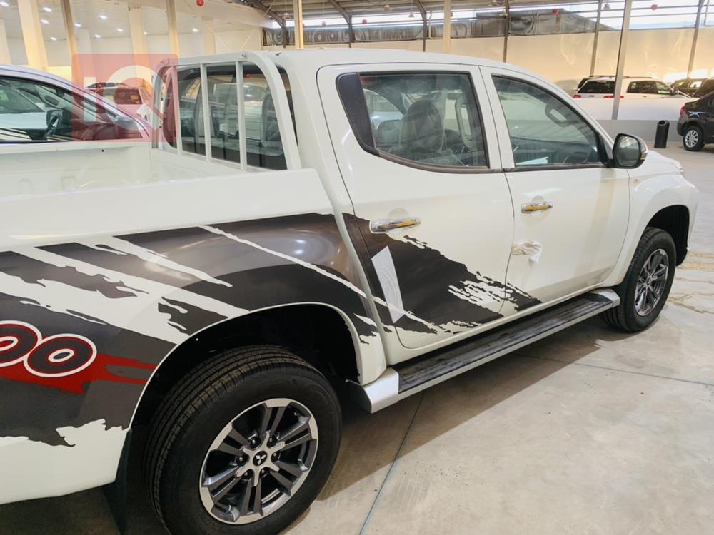 میتسوبیشی L200